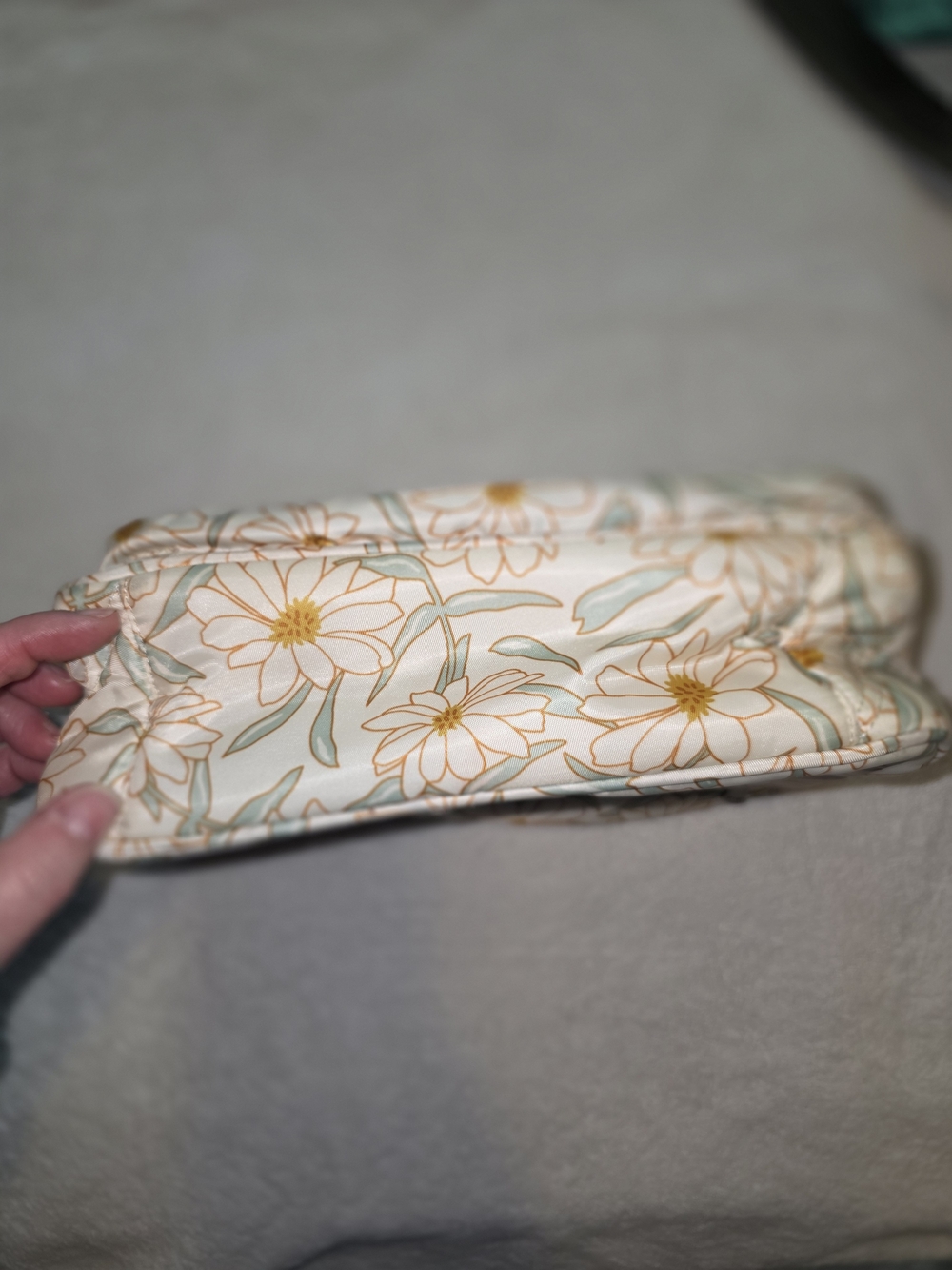 Lug Daisy Quilted Crossbody Bag - Cream Floral - Picture 5 of 5